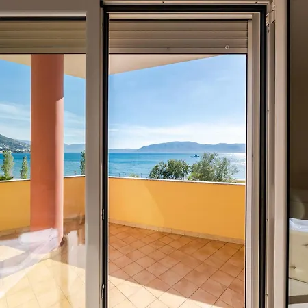 Apartment Beachfront - Near & Vlorë
